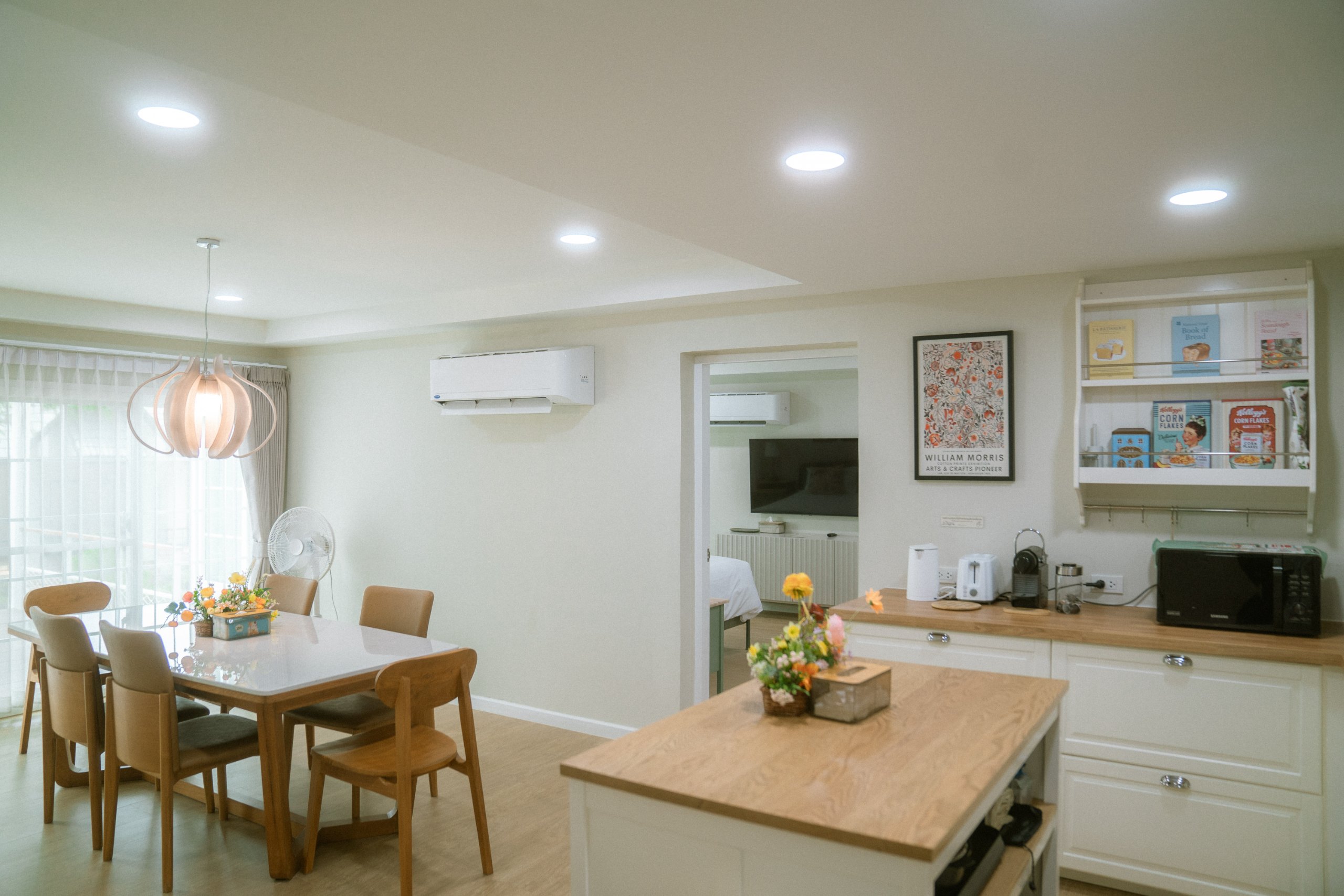 Kitchen and dining table